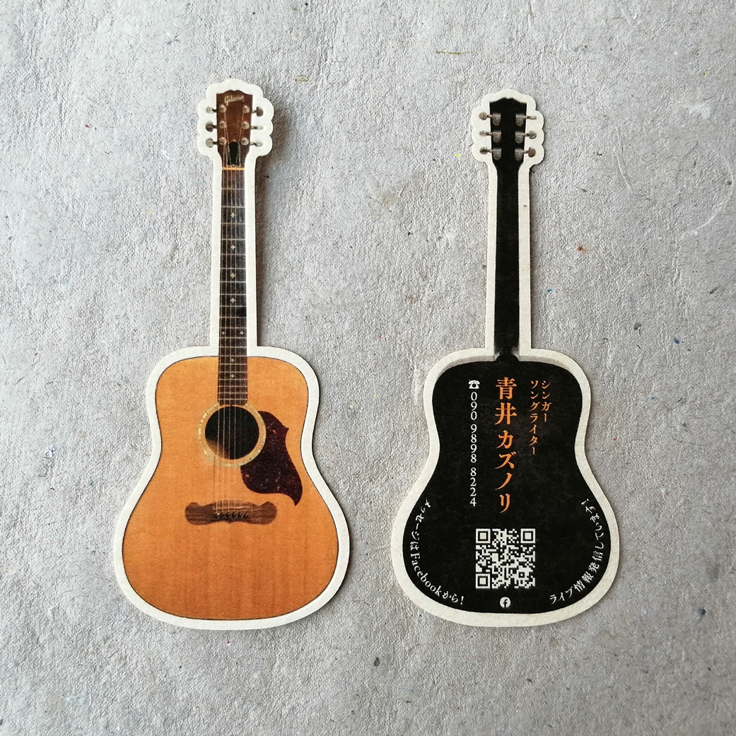 ギター型のレーザーカット&透明箔名刺
