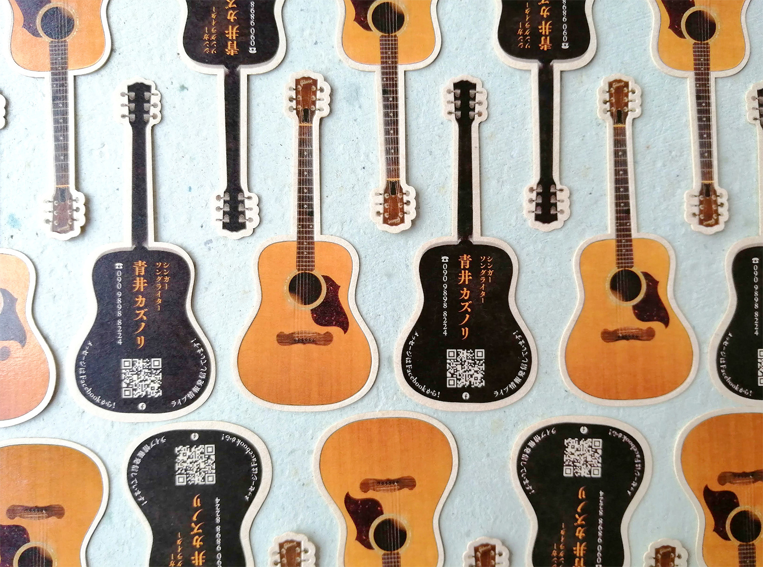 ギター型のカタヌキ&透明箔名刺