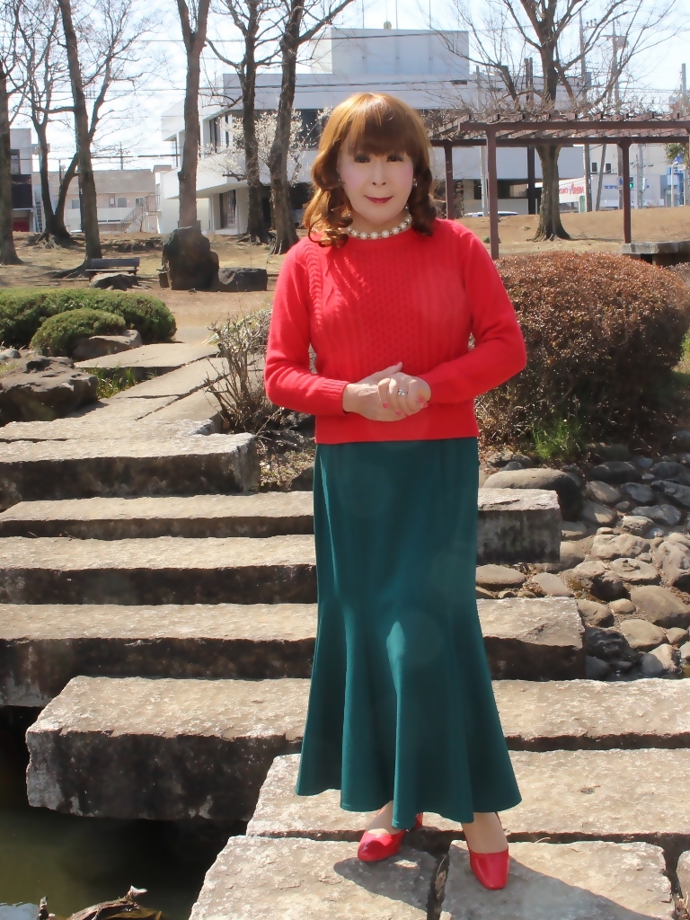 緑マキシスカート赤セーターB(5)