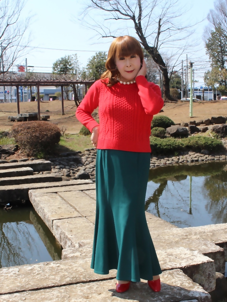 緑マキシスカート赤セーターB(7)