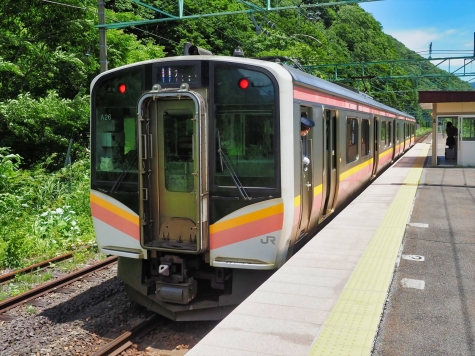 JR上越線 E129系 電車【土合駅】