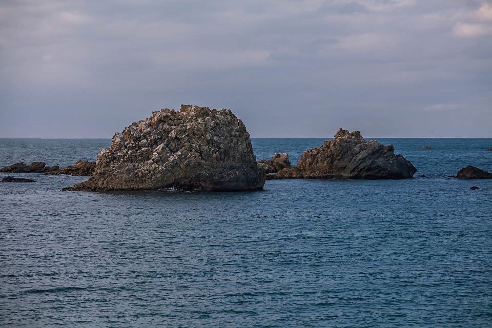 柏尾海水浴場の岩