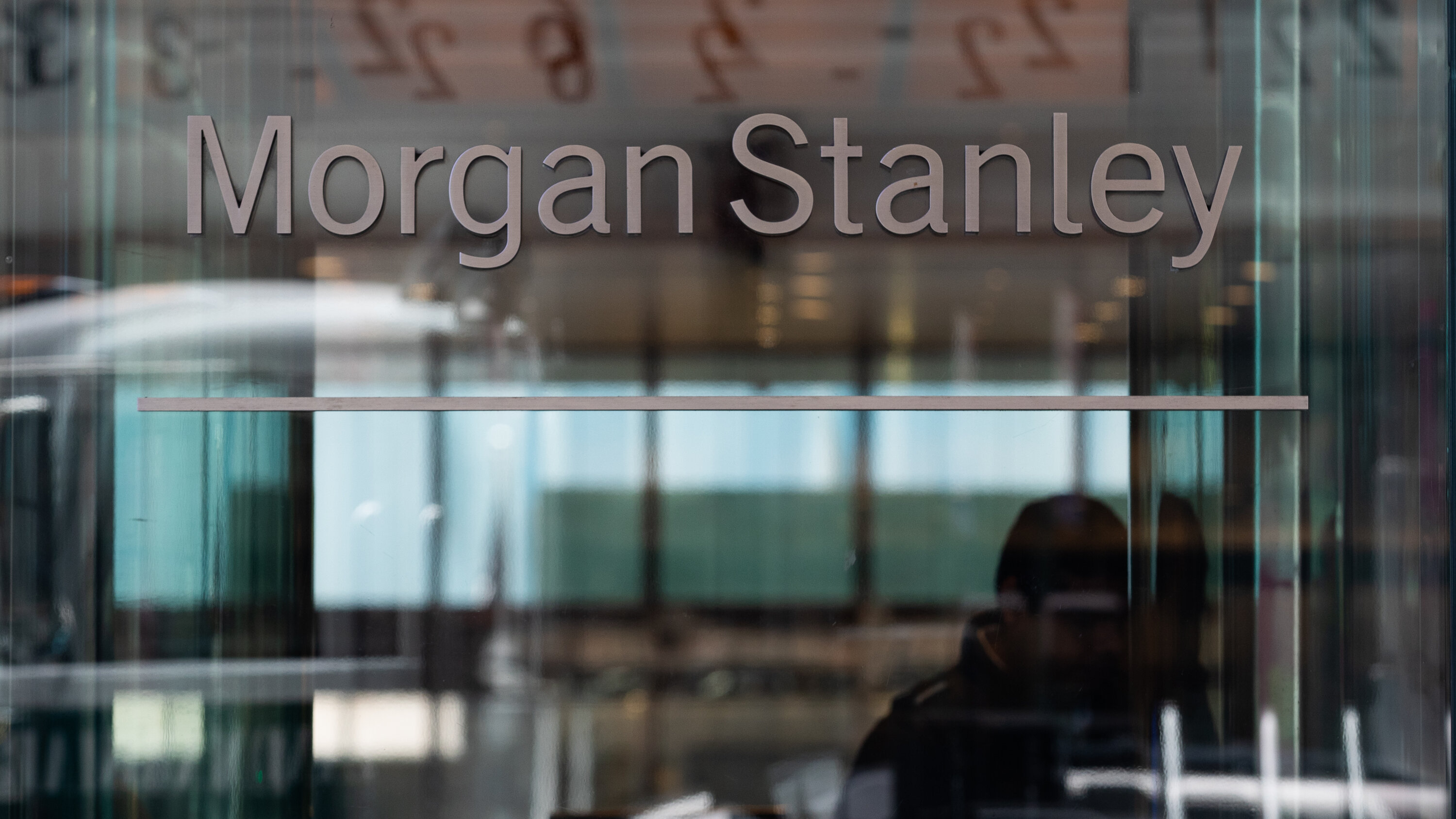 モルガン・スタンレーは、銀行が 「流動性逼迫を筆頭とするキャピタル・クランチ」 に直面していると警告