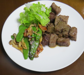 キヌサヤと肉の料理