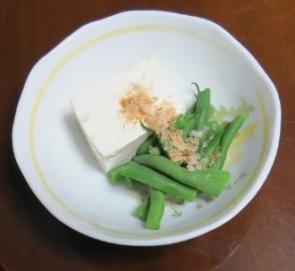 ツルナシインゲンと冷ややっこ豆腐